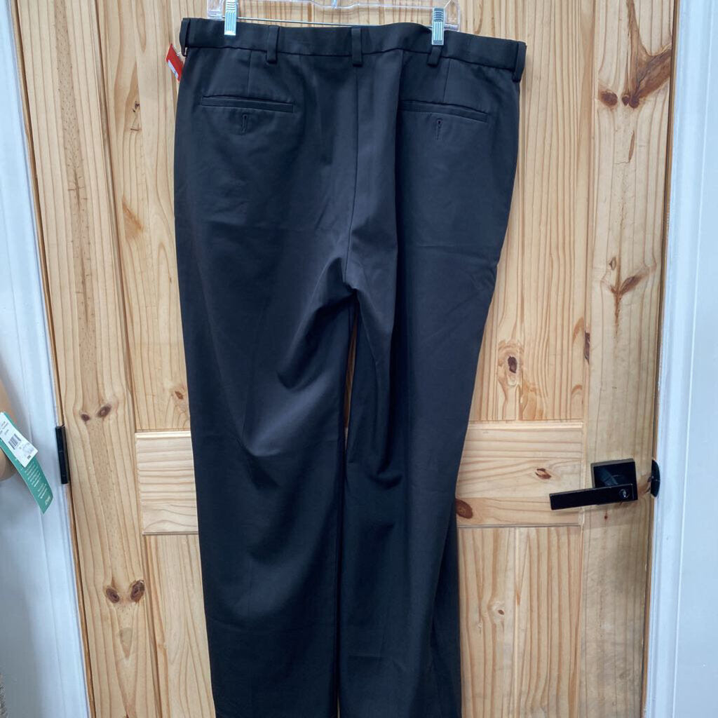 MENS HAGGAR BLK SLACKS 38X32