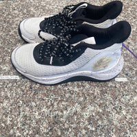 BOYS CURRY WHITE/BLK SHOES 6Y