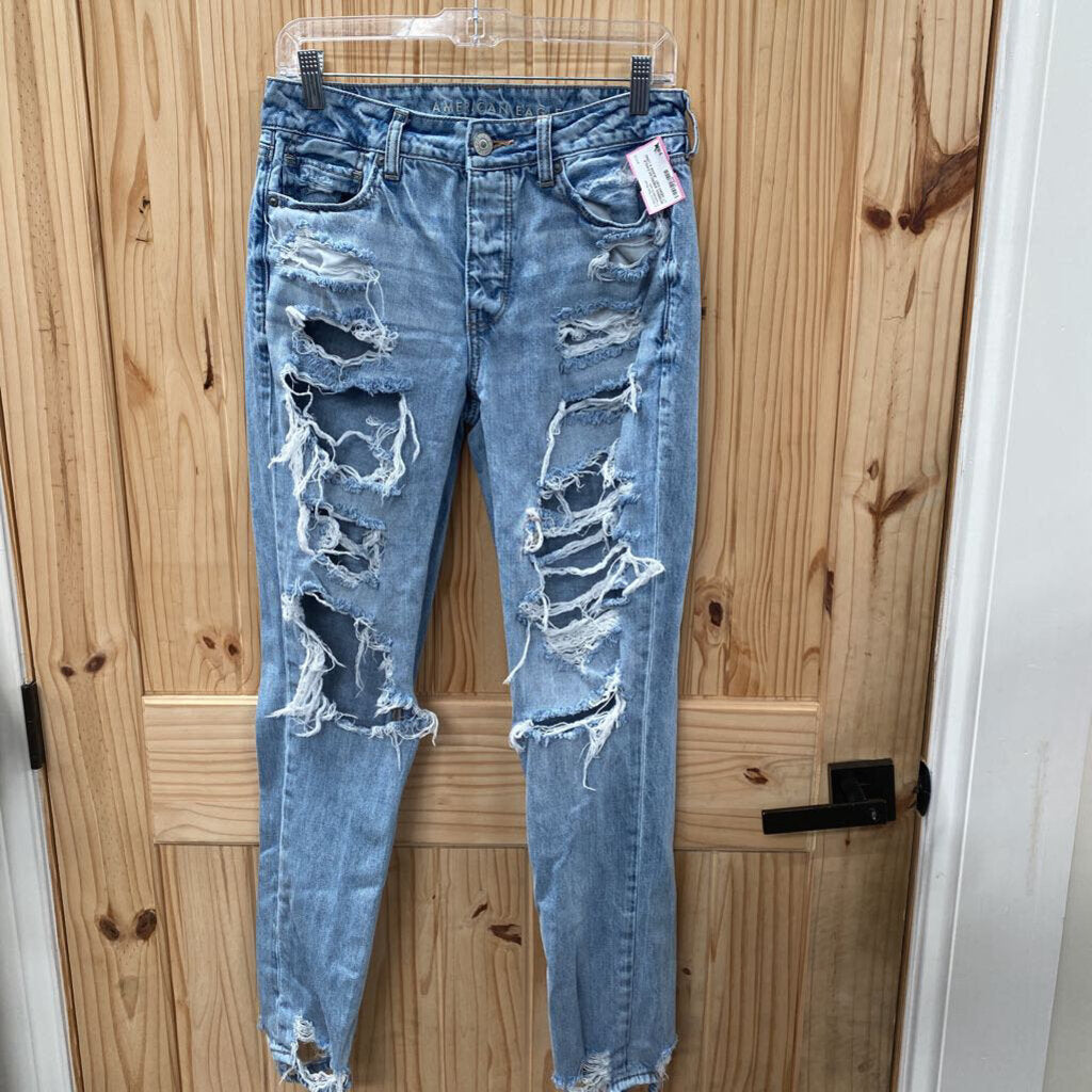 WOMENS AMERICAN EAGLE LT DENIM DIST. JEANS 4 LONG