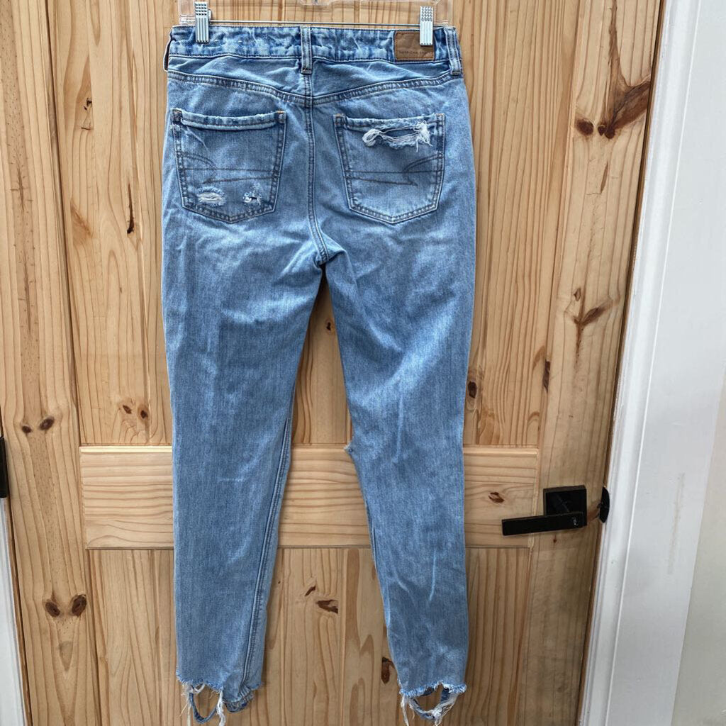 WOMENS AMERICAN EAGLE LT DENIM DIST. JEANS 4 LONG