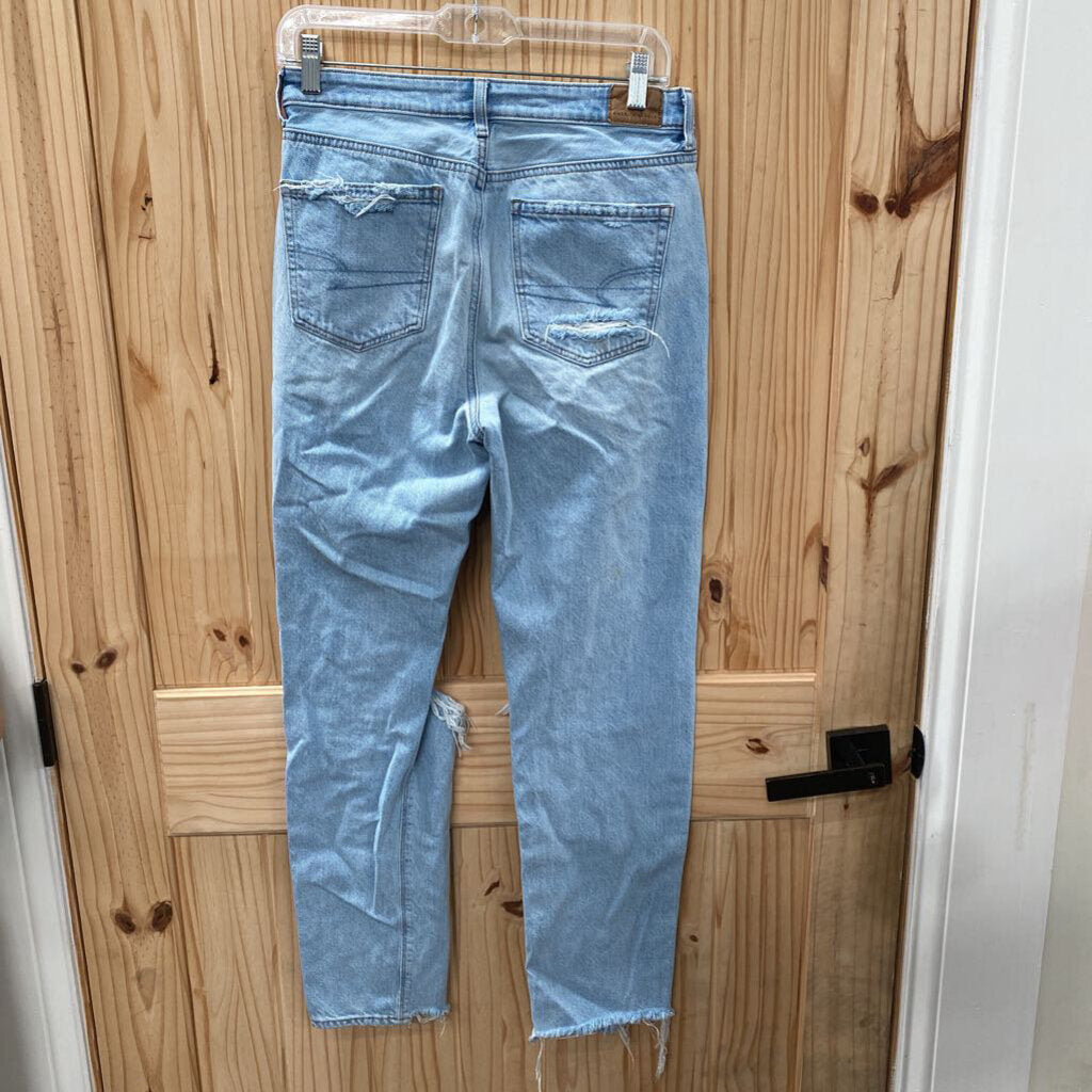 WOMENS AMERICAN EAGLE LT DENIM DIST. JEANS 4 LONG