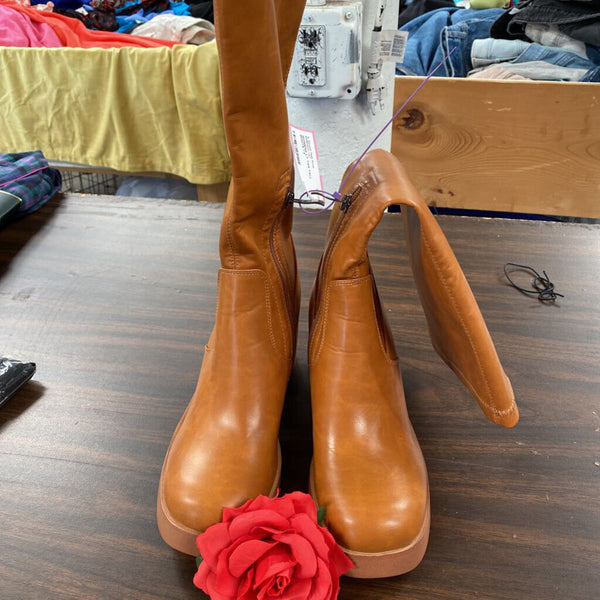 WOMENS LT TAN TALL BOOTS 7.5