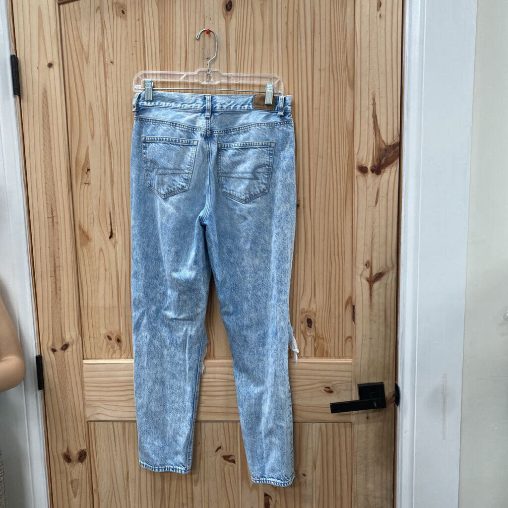 WOMENS AMERICAN EAGLE LT DENIM DIST. JEANS 4 REGULAR