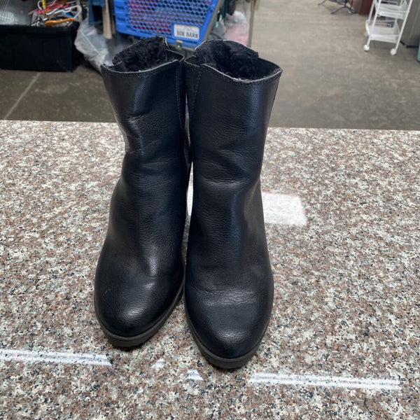 WOMENS BLK HEEL BOOTS 9.5