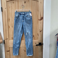 WOMENS LT DENIM DIST. JEANS 6