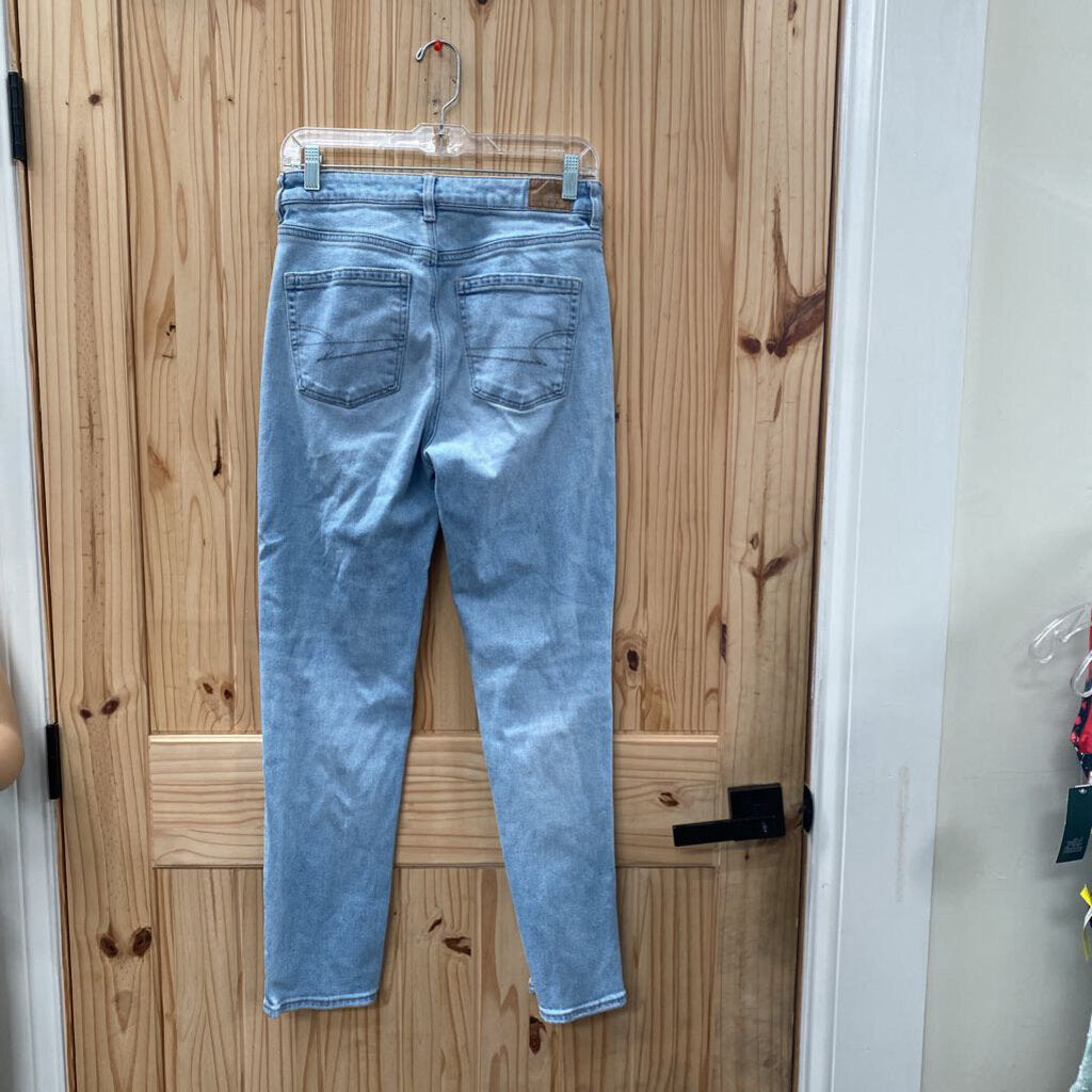 WOMENS AMERICAN EAGLE LT DENIM DIST. JEANS 4 REGULAR