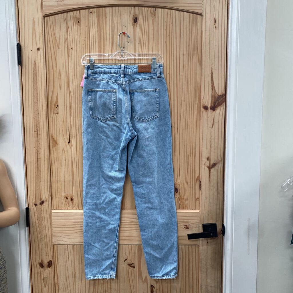 WOMENS BDG LT DENIM DIST. JEANS 26