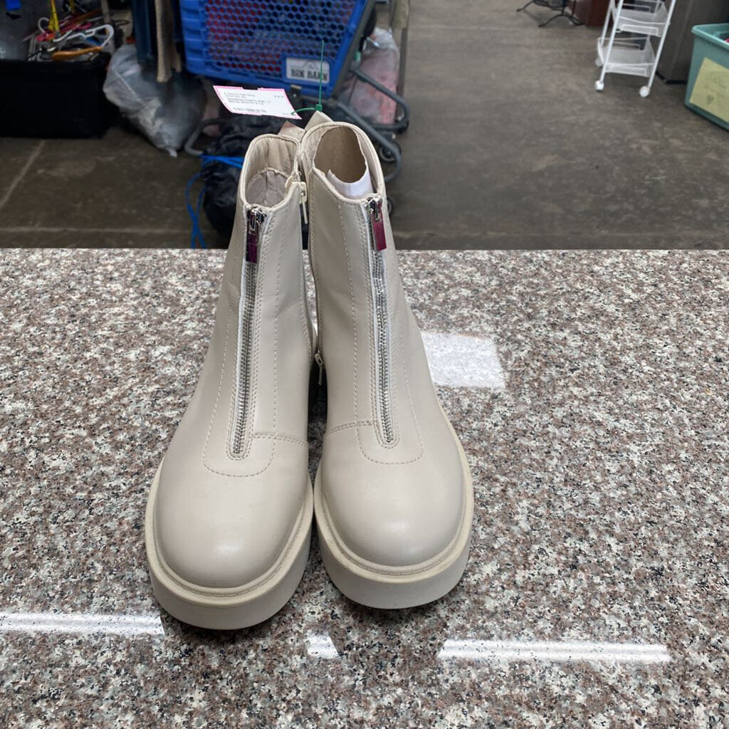 WOMENS PORTLAND LT BEIGE BOOTS 9 1/2