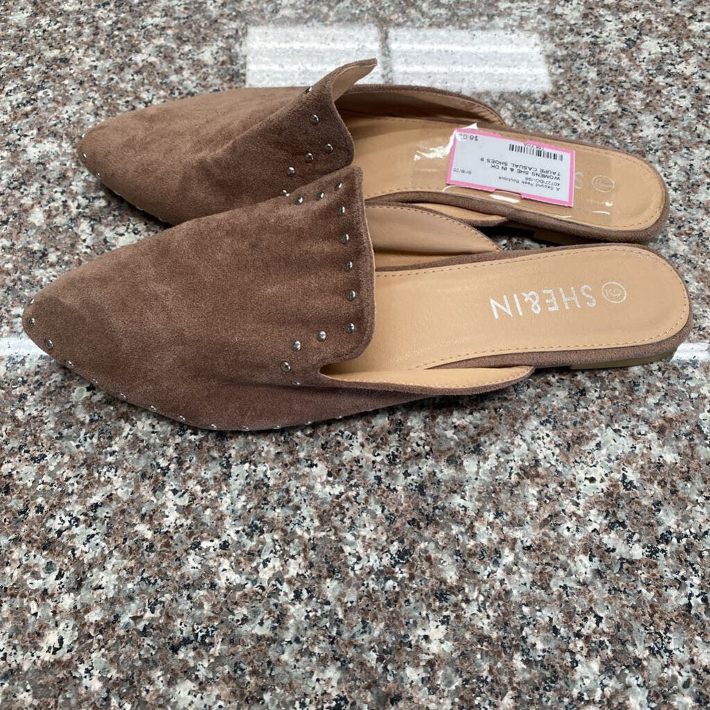 WOMENS SHE & IN DK TAUPE CASUAL SHOES 9