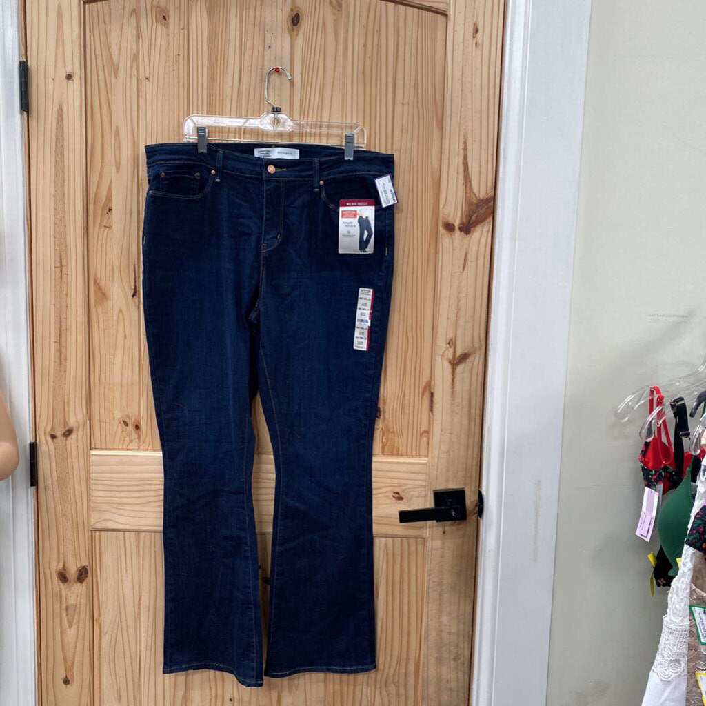 WOMENS DK DENIM LEVI SIGNATURE JEANS 18W NWT