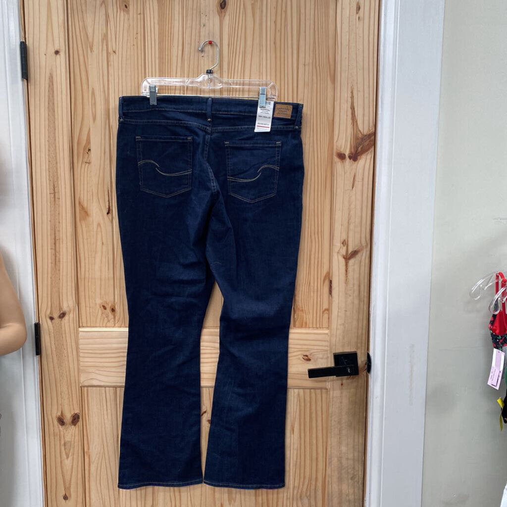 WOMENS DK DENIM LEVI SIGNATURE JEANS 18W NWT