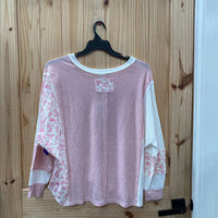 WOMENS SAGE + FIG CASUAL TOP PINK/WHITE W/FLOWERS M NWT