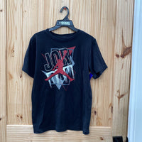 BOYS JORDAN SHIRT BLK/RED/GREY XL 13/15