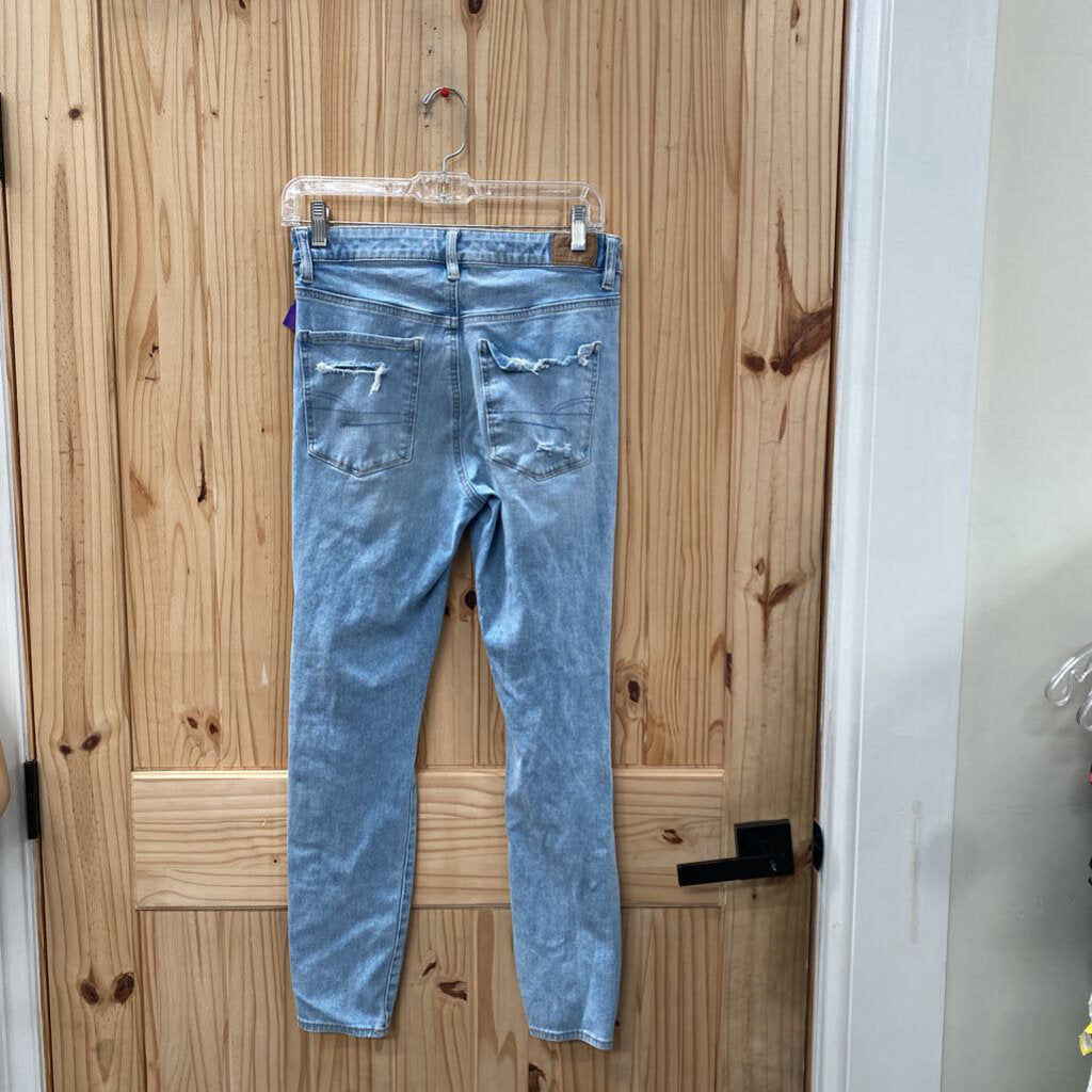 WOMENS AMERICAN EAGLE LT DENIM DIST. JEANS 8 REGULAR