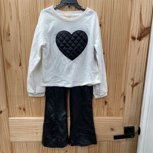 GIRLS BTWEEN 2PC SET BLK/WHITE W/HEART 7 (HAS DISCOLOR ON PANTS)