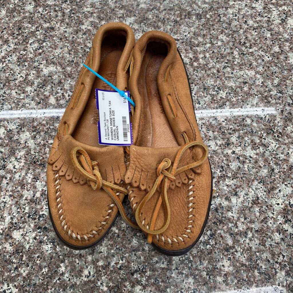WOMENS MINNETONKA TAN CASUAL SHOES SIZE UNKNOWN