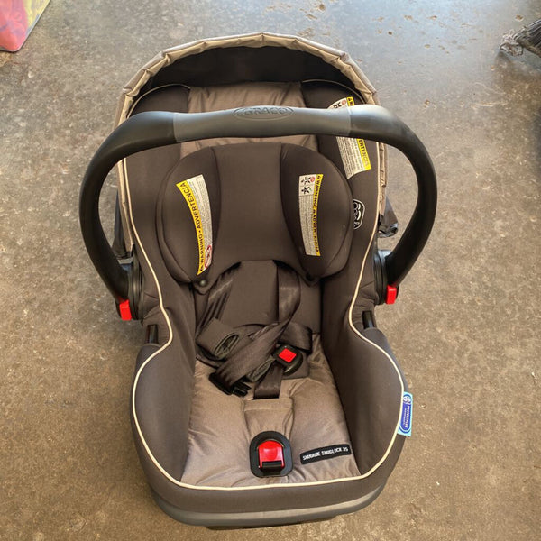 GRACO CAR SEAT W/BASE