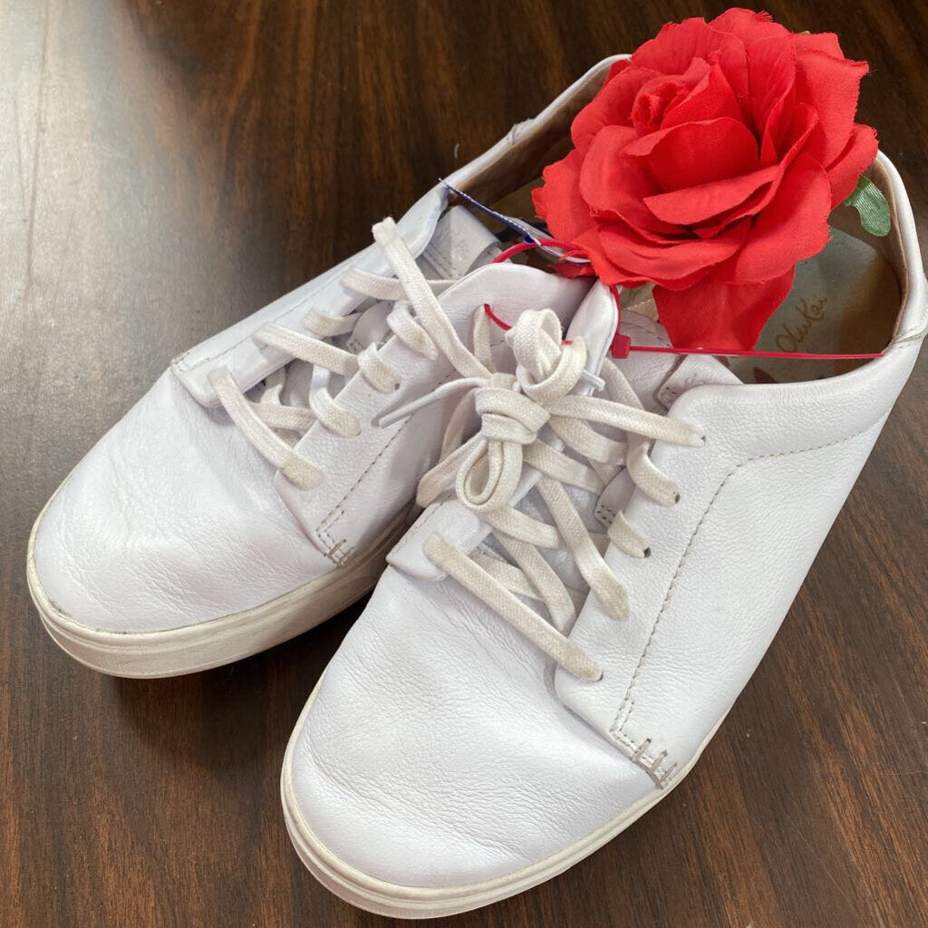 WOMENS OLUKAI WHITE SHOES 8.5