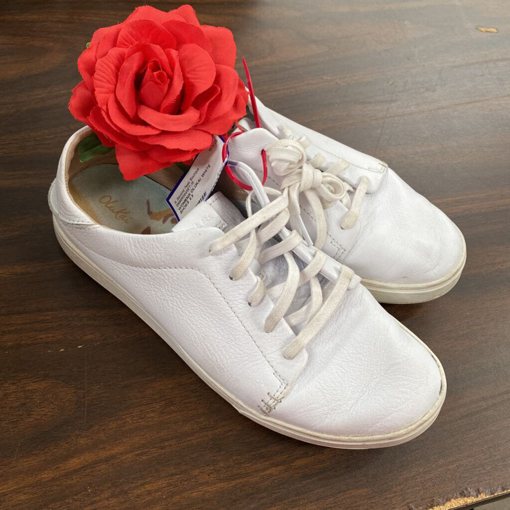 WOMENS OLUKAI WHITE SHOES 8.5