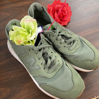 WOMENS NEW BALANCE OLIVE GREEN SHOES 8
