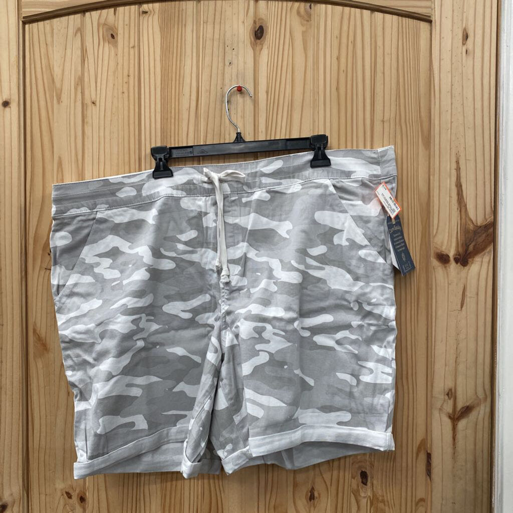 WOMENS DEMOCRACY LT GREY CAMO SHORTS 24W NWT