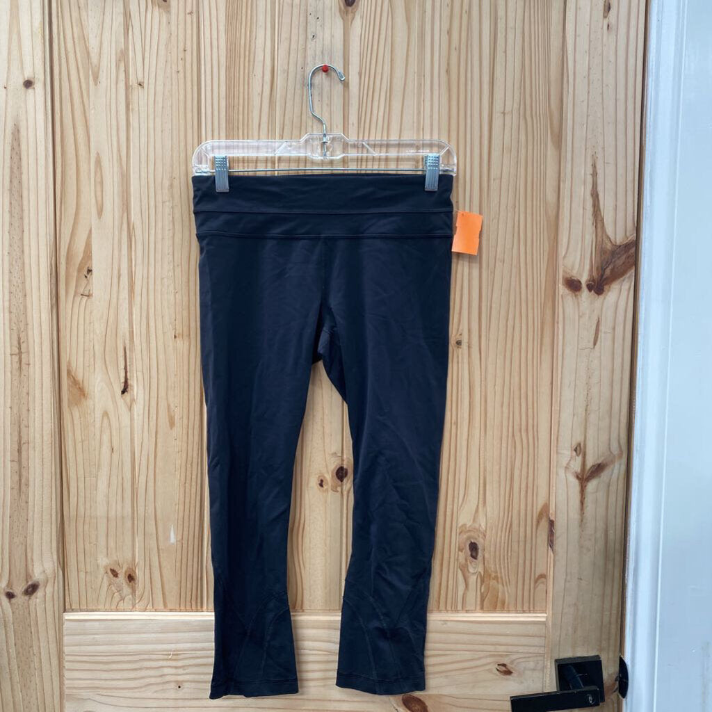WOMENS LULULEMON BLK CAPRIS 6