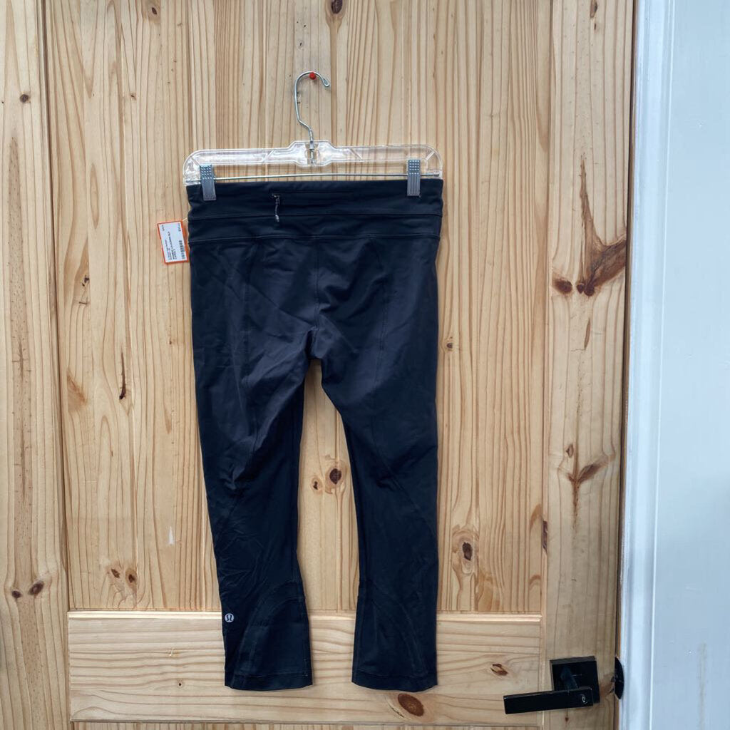 WOMENS LULULEMON BLK CAPRIS 6