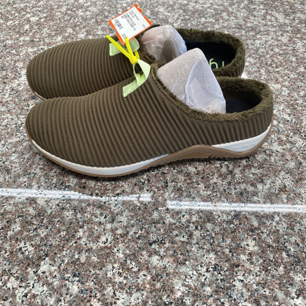 WOMENS RYKA OLIVE GREEN CASUAL SHOES 7 1/2 NEW