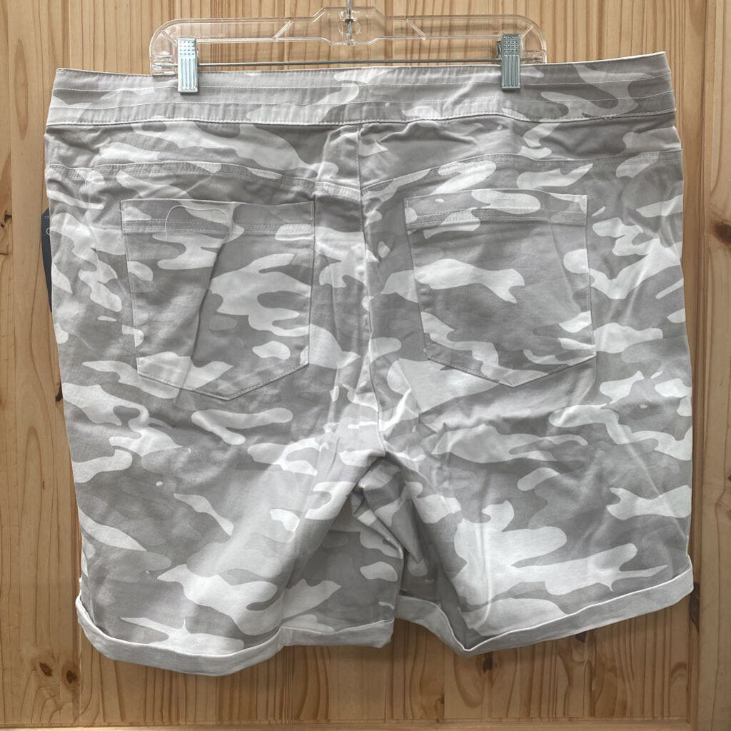 WOMENS DEMOCRACY LT GREY CAMO SHORTS 22W NWT