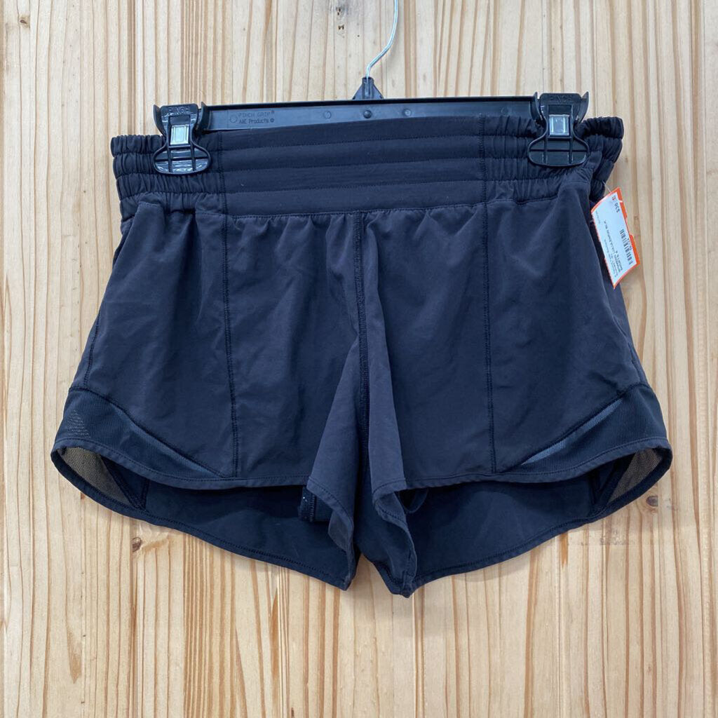 WOMENS LULULEMON BLK SHORTS 4