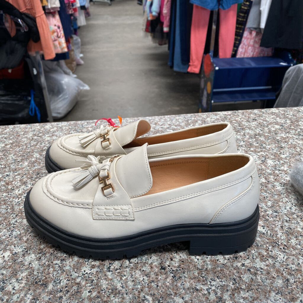 WOMENS ZBY CREAM CASUAL SHOES 8 1/2 LIKE NEW