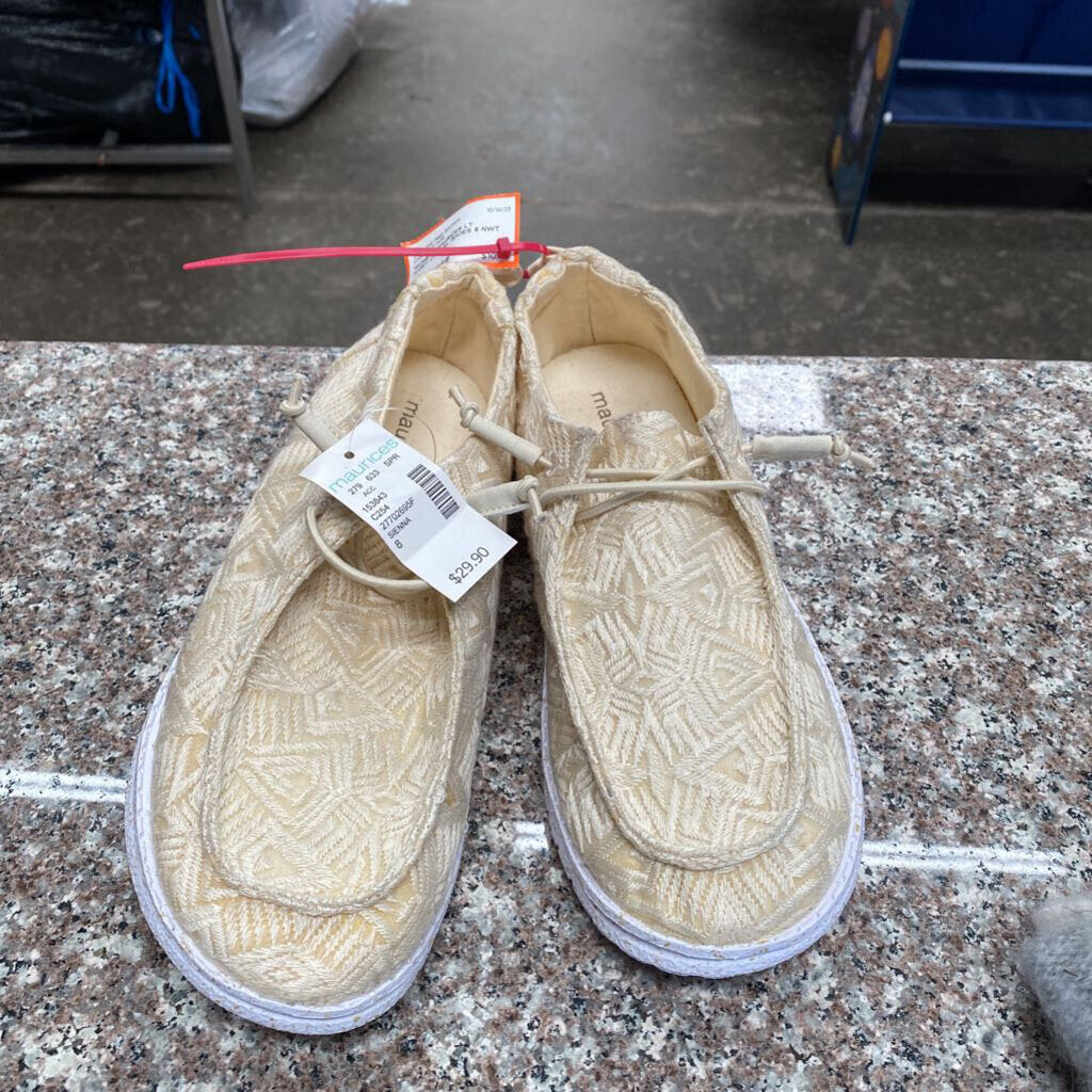 WOMENS MAURICES LT IVORY CASUAL SHOES 8 NWT