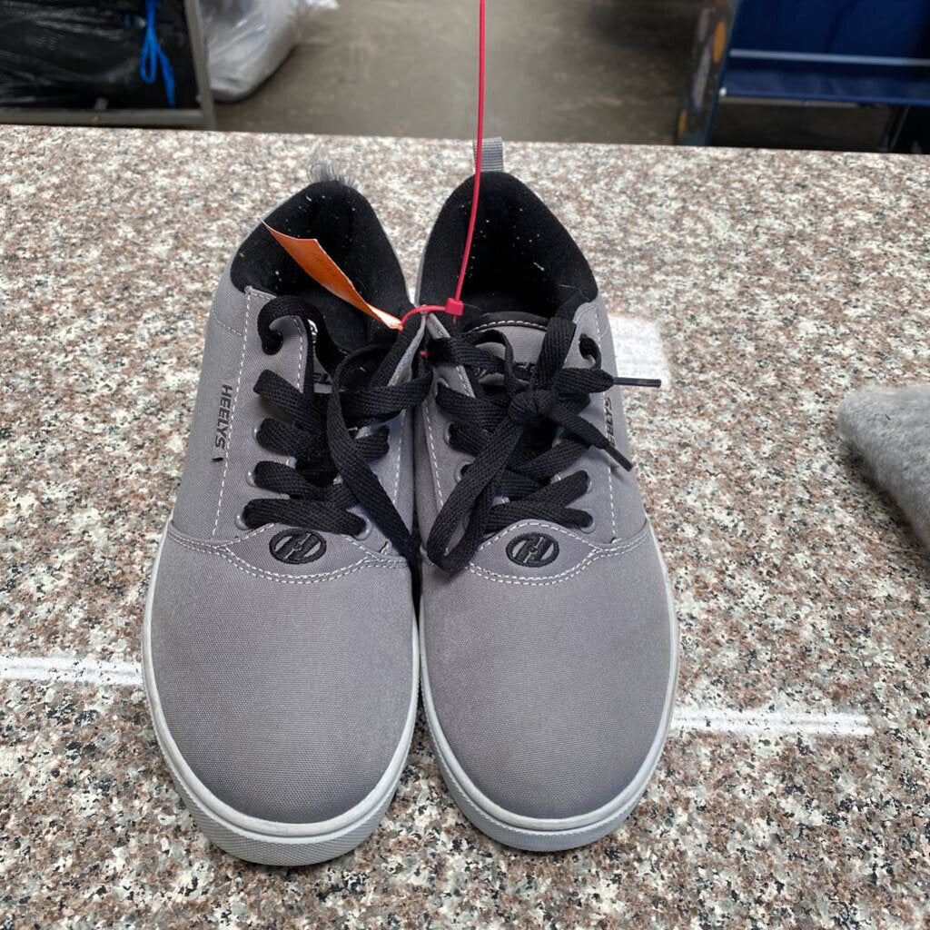 BOYS HEELYS GREY SHOES 6Y