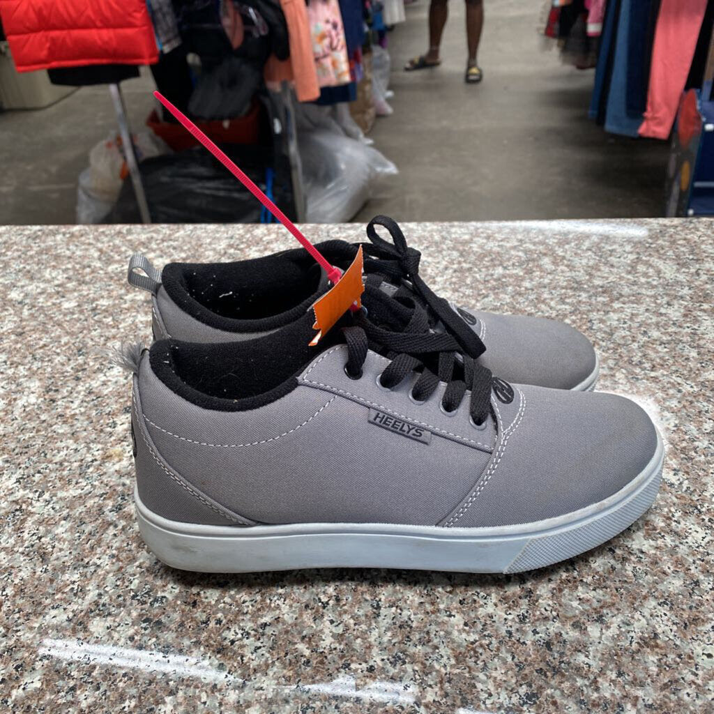 BOYS HEELYS GREY SHOES 6Y