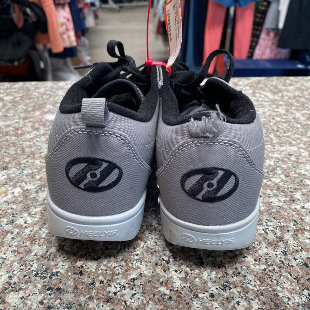 BOYS HEELYS GREY SHOES 6Y