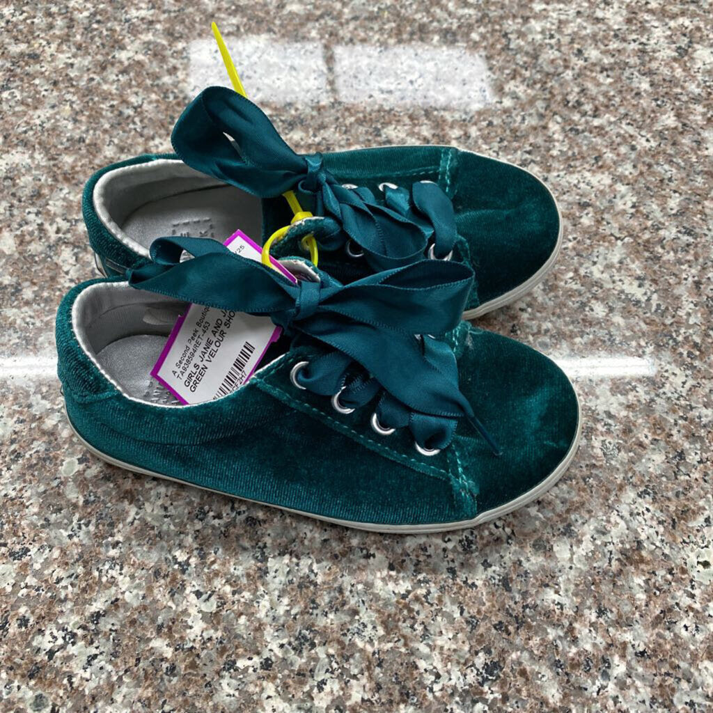 GIRLS JANIE AND JACK DK GREEN VELOUR SHOES 8