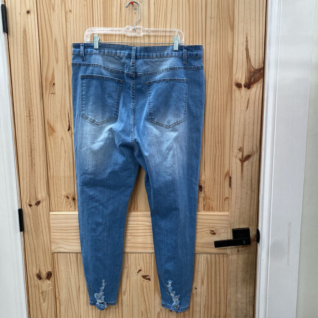 WOMENS SHEIN LT DENIM DIST. JEANS 3X