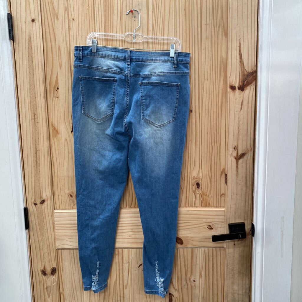 WOMENS SHEIN LT DENIM DIST. JEANS 2XL