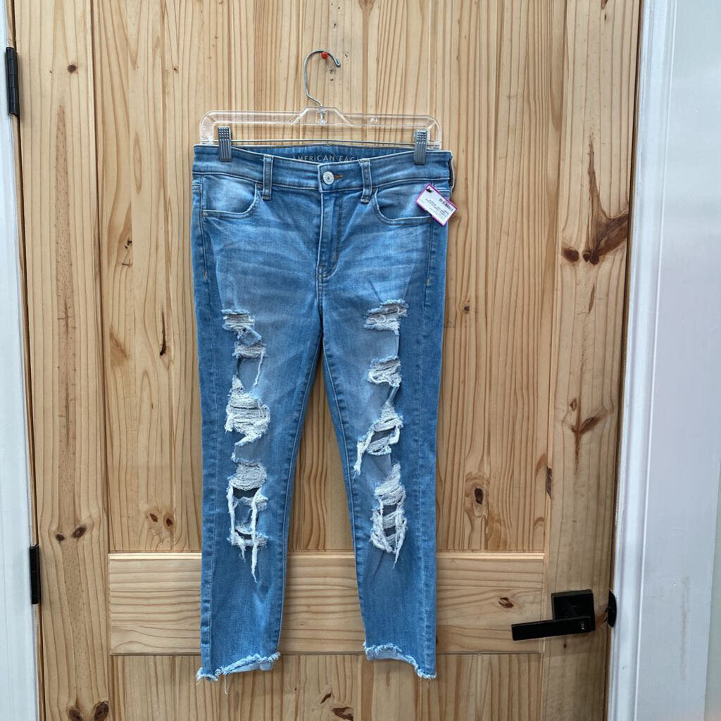 WOMENS AMERICAN EAGLE LT DENIM DIST. JEANS 8 SHORT