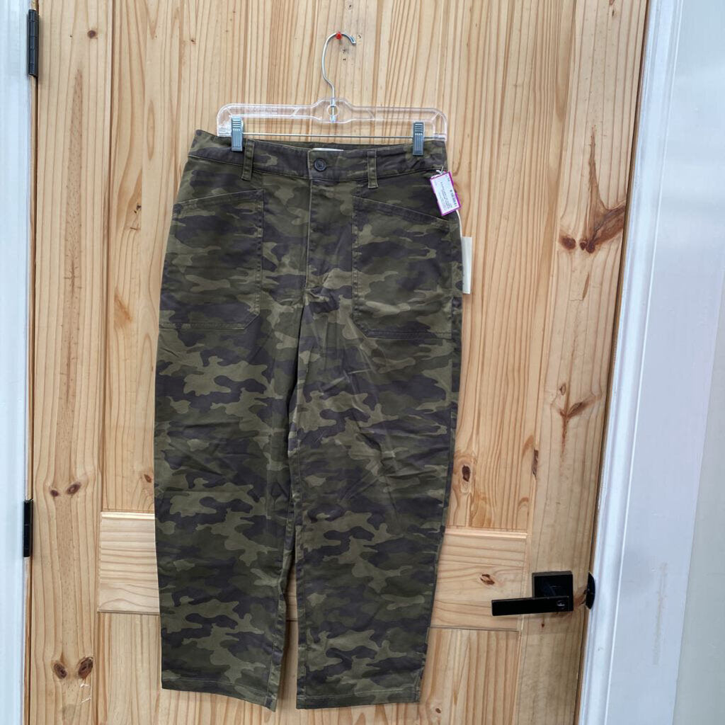 WOMENS UNIVERSAL THREAD DK CAMO PANTS 8 NWT