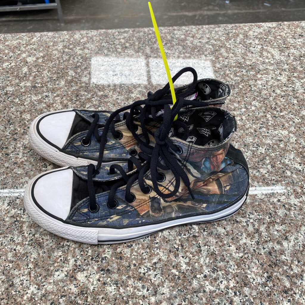 SUPERMAN CONVERSE MENS 4 WOMENS 6