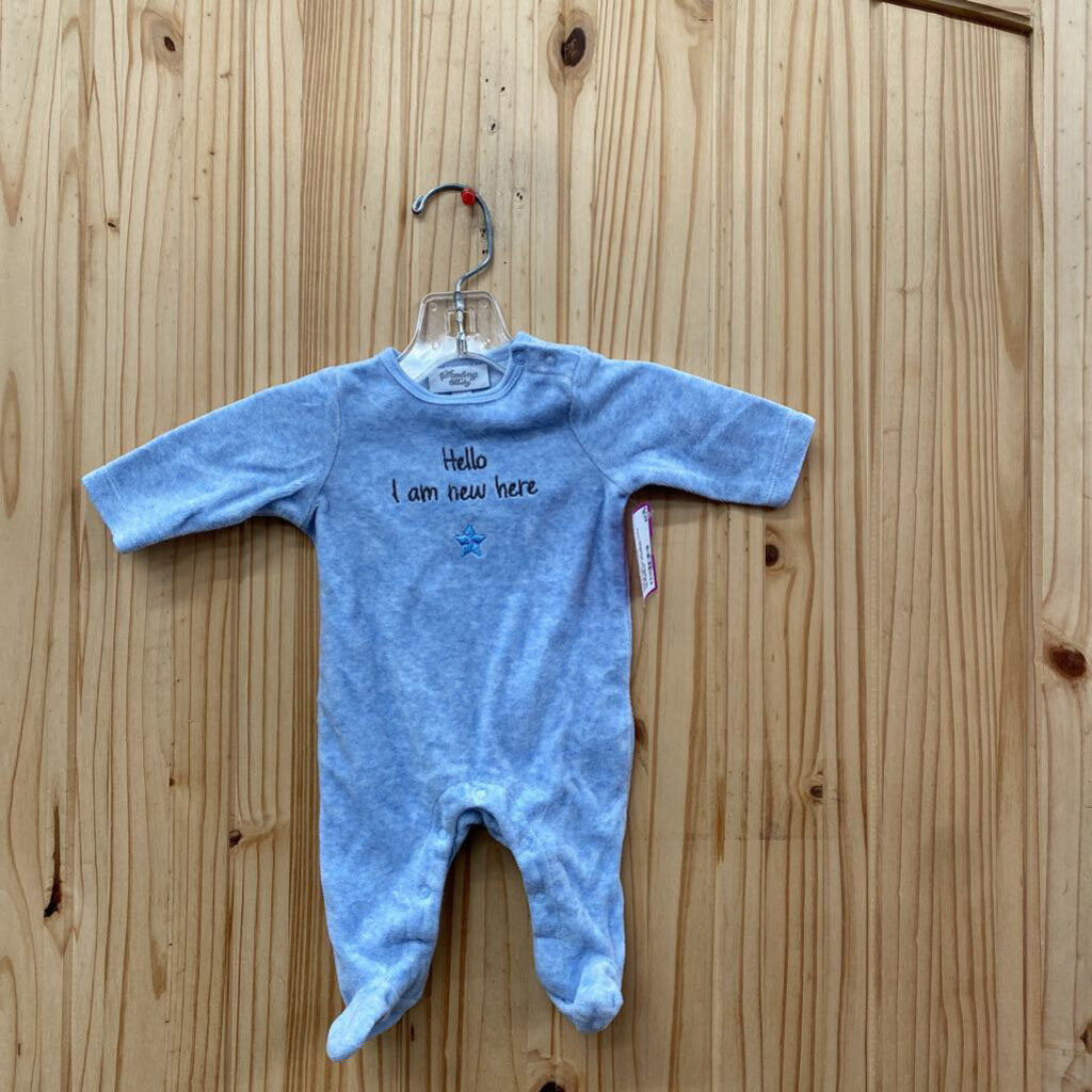 BOYS HELLO IM NEW HERE LT BLUE LS SLEEPER NEWBORN
