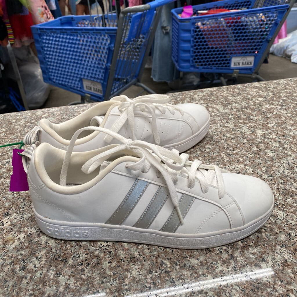 WOMENS SILVER/WHITE ADIDAS 9 1/2
