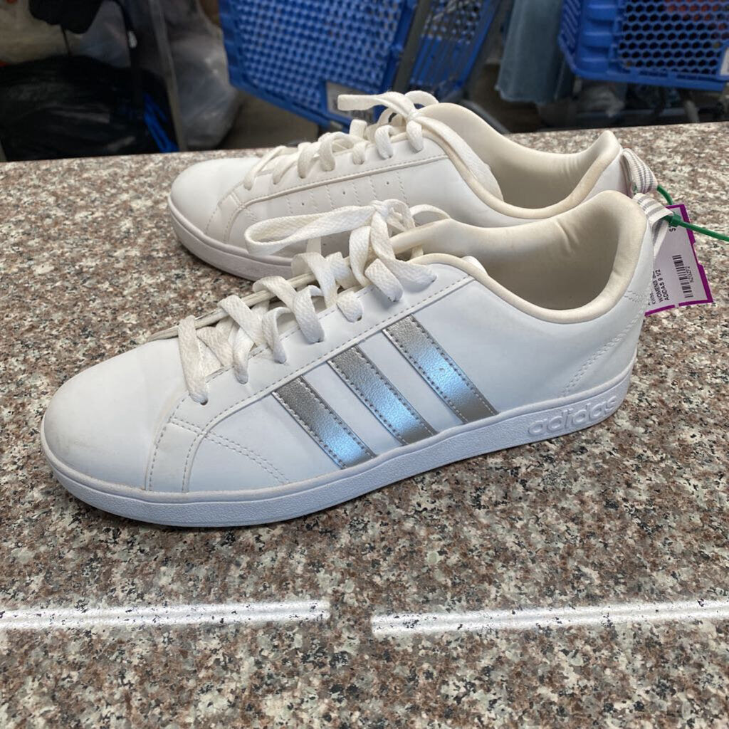WOMENS SILVER/WHITE ADIDAS 9 1/2