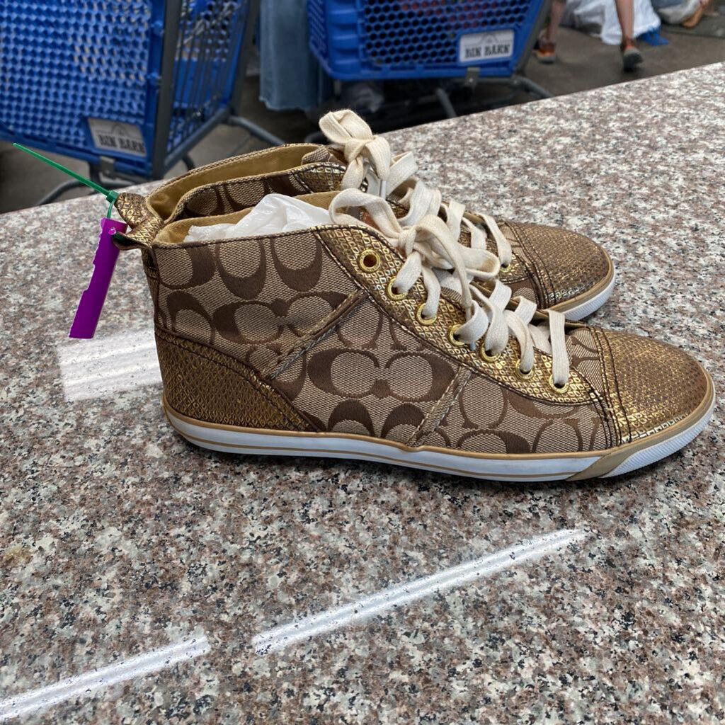 WOMENS COACH BEIGE/GOLD SHOES 9