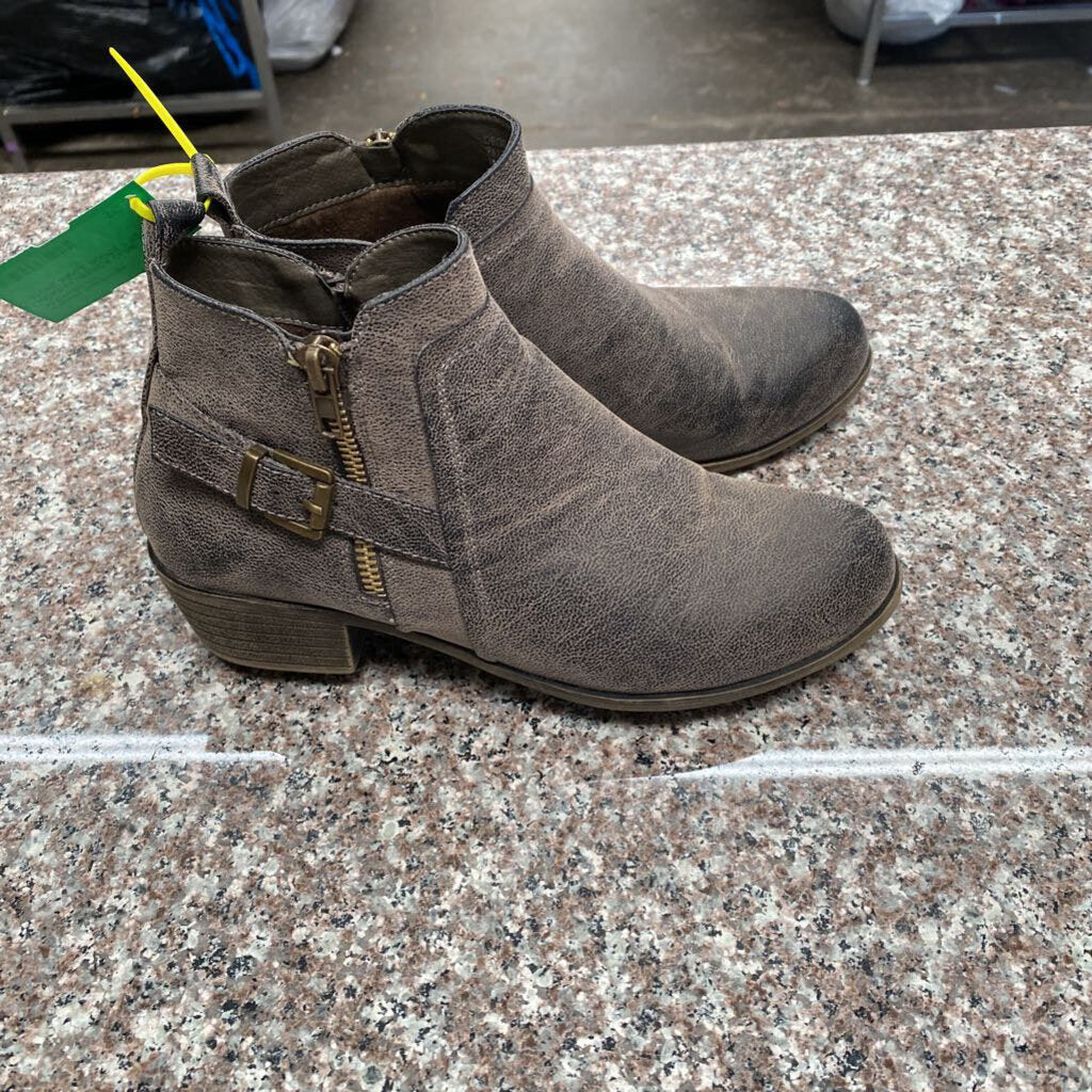 WOMENS JESSICA CLINE STONE ANKLE BOOTS 7 1/2