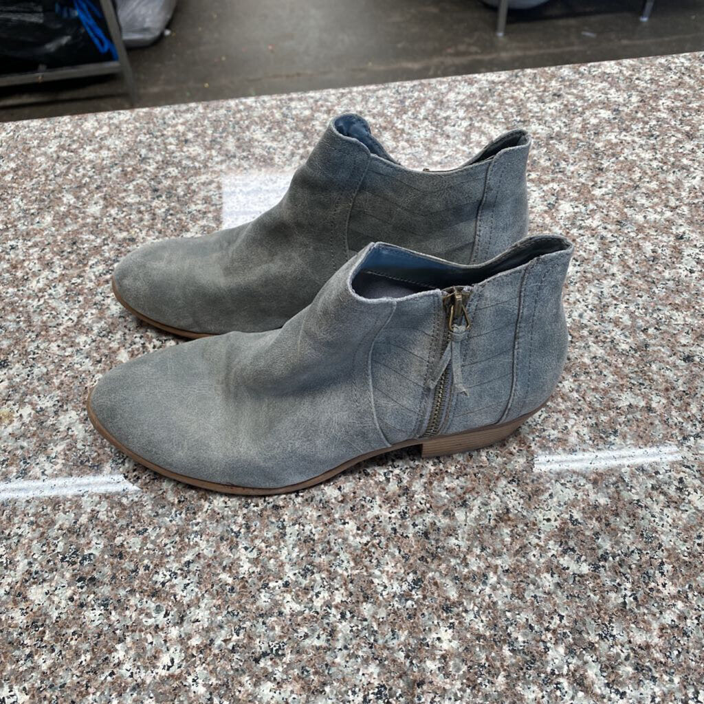 WOMENS CHAROLOTEE RUSSE LT TEAL ANKLE CASUALS 7 1/2