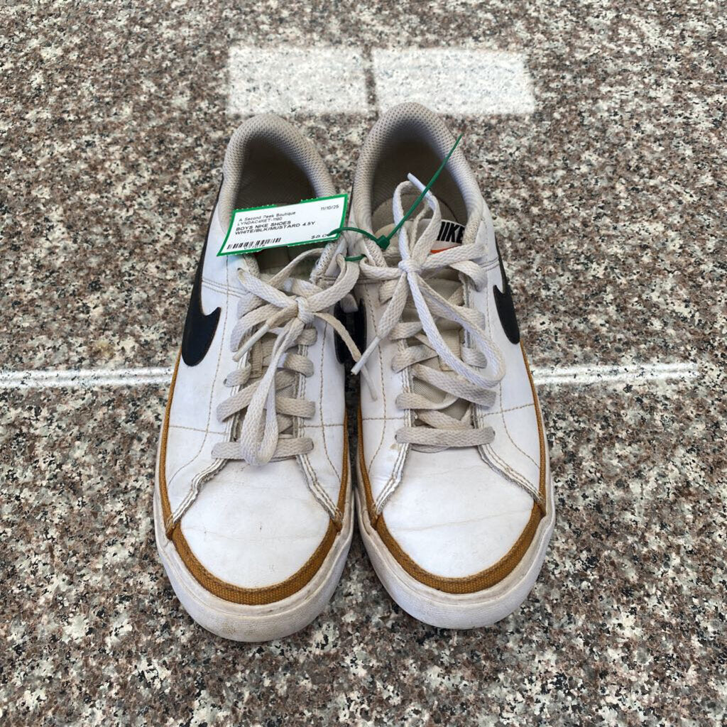 BOYS NIKE SHOES WHITE/BLK/MUSTARD 4.5Y