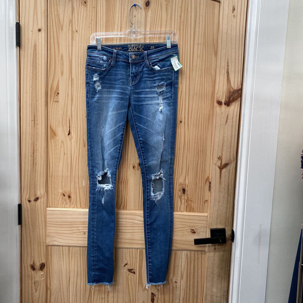 WOMENS BUCKLE BLACK DENIM DIST. JEANS 25