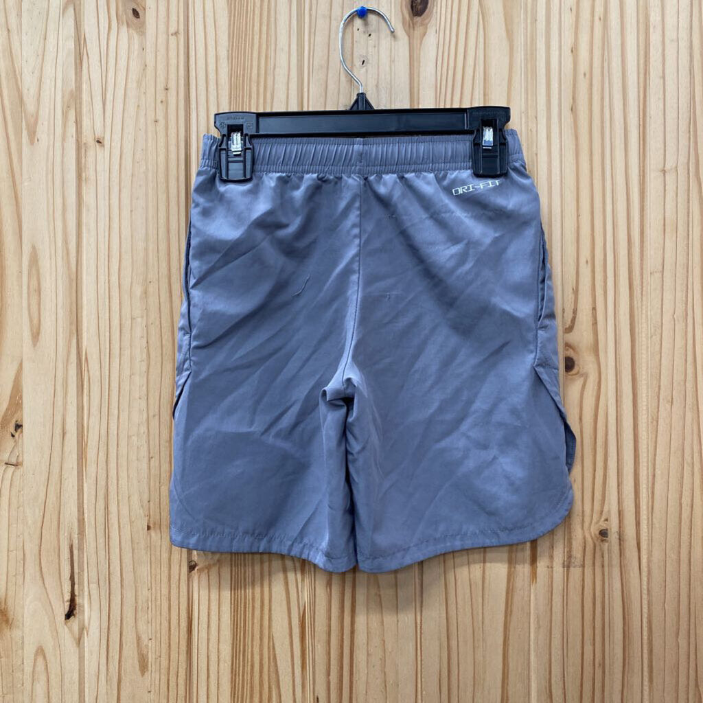 BOYS NIKE GREY SHORTS L 7